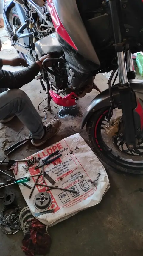 Bike engine diagnostics and repair at Dinesh Bike Point Sonipat