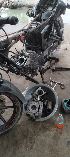 Bike engine overhauling and repair at Dinesh Bike Point Sonipat